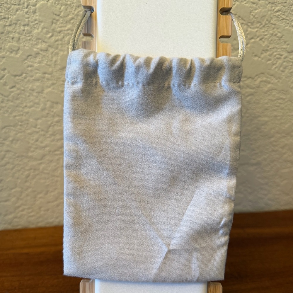 Kendra Scott Cream Pouch with Gold Logo - Picture 6 of 6
